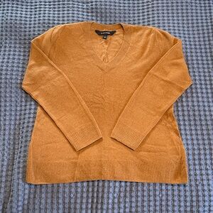 Woman’s V-Neck Cashmere Sweater in Neutral Light Brown